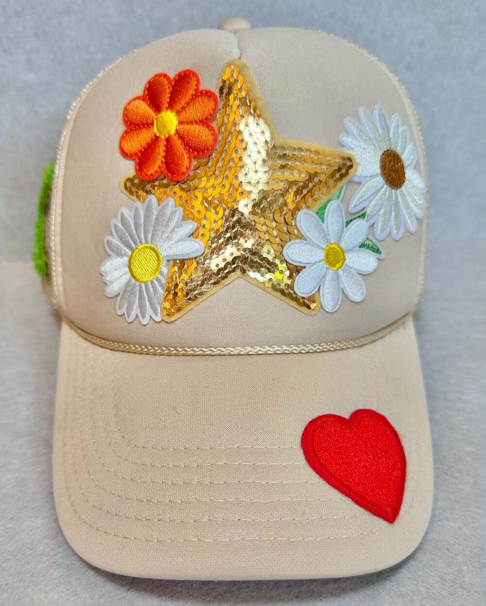 OTTO Women’s Trucker Hat OS Beige Sequin Star Daisy Flower Patch Letter K Snapba